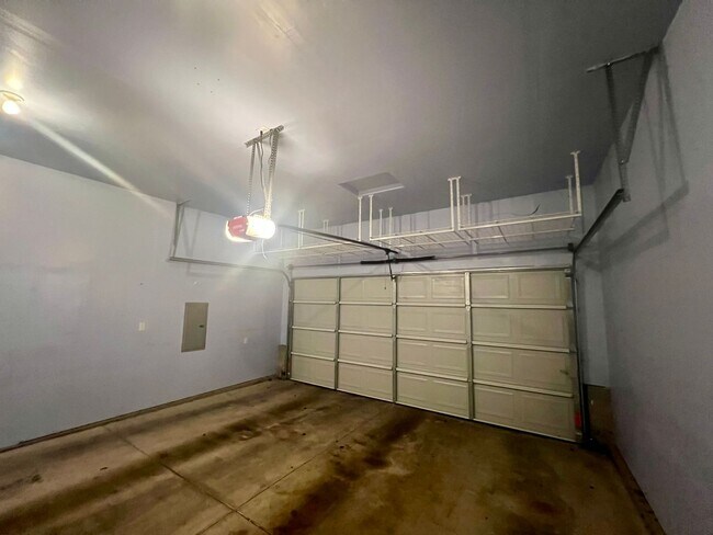 Building Photo - Hawk's Prairie 3BD + Bonus Area