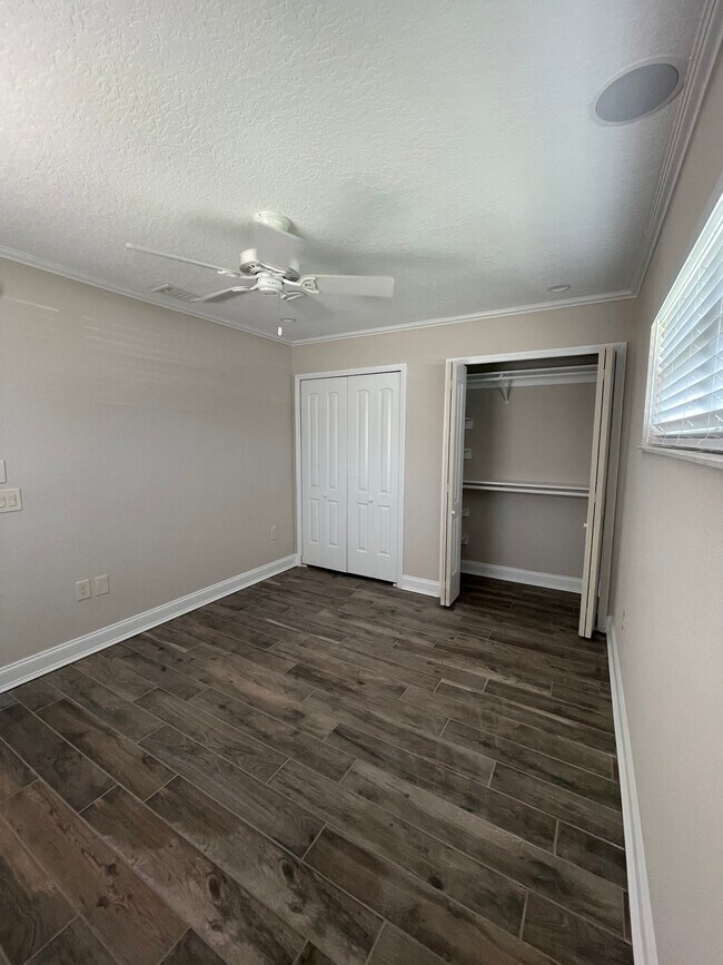 Building Photo - 5225 Imperial Lakes Blvd