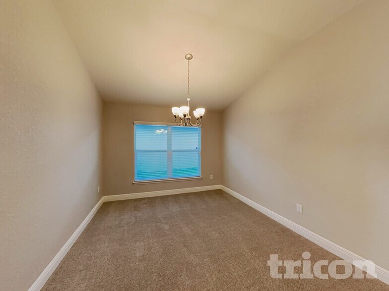 Building Photo - 14502 Dunrobin Dr