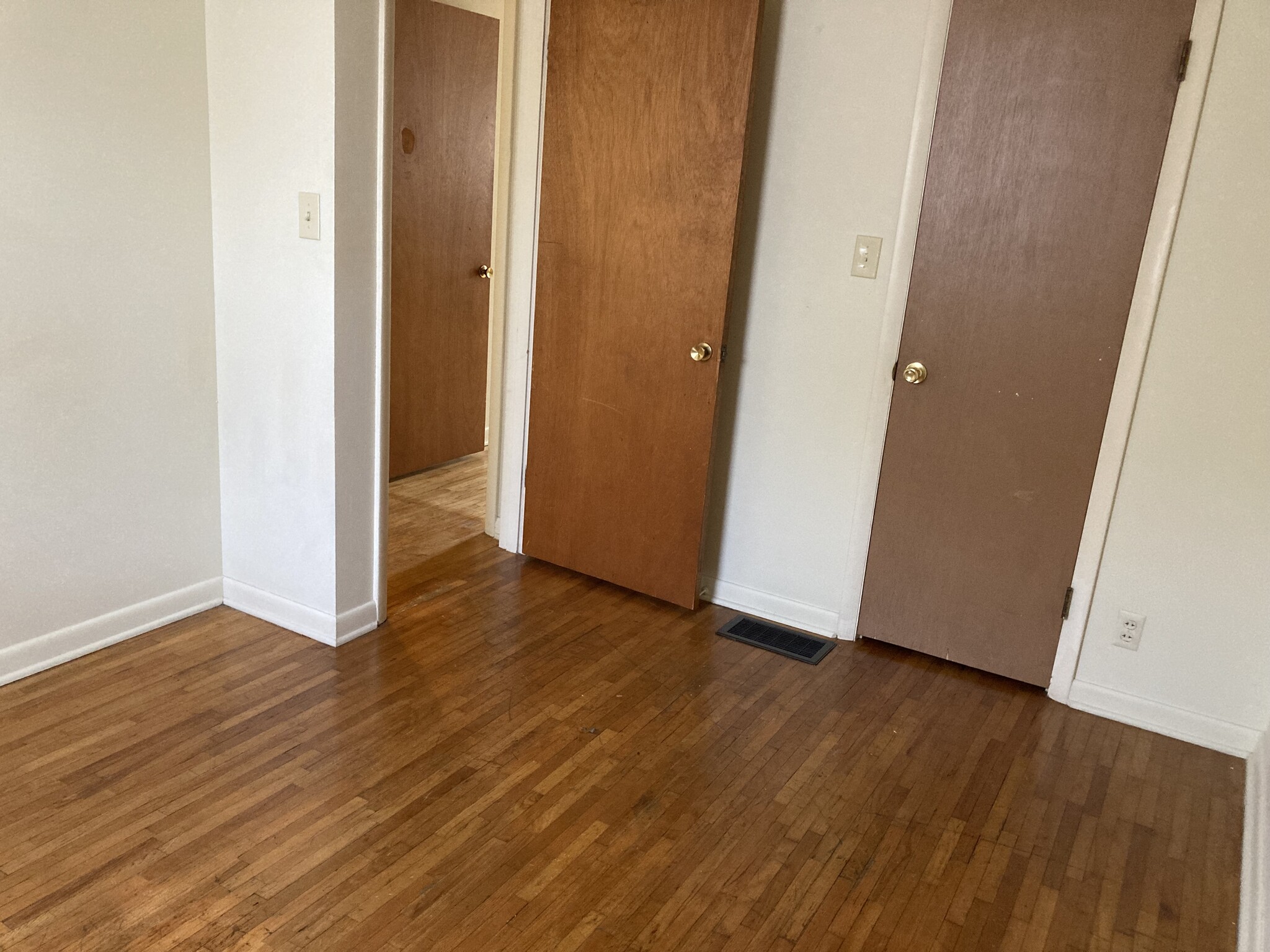 Building Photo - 1112 W Elm St