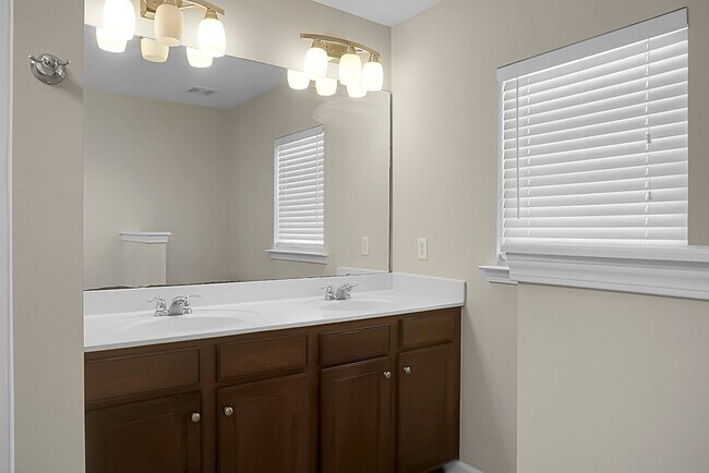 Building Photo - Comfortable Living, 4 BR 2.5 BA Home, Two Car Garage