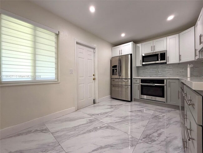 Building Photo - 6110 Coral Wy