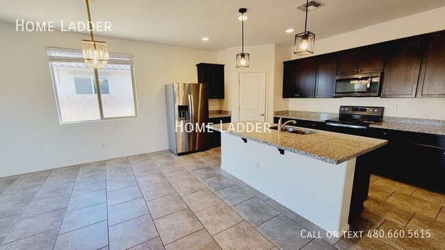 Building Photo - Welcome to your dream home in Casa Grande,...