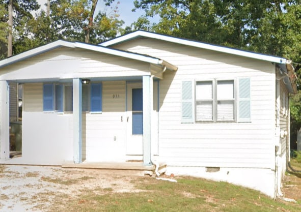 Primary Photo - 933 East Ave
