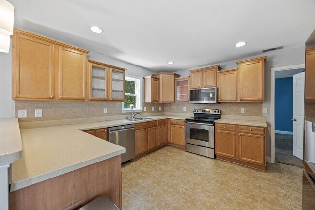 Building Photo - Beautiful 4-Bedroom, 3-Bath House
