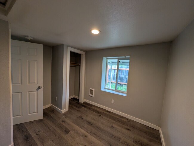 Building Photo - LANM5th