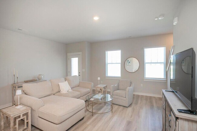 Building Photo - 517 Swanholme Dr