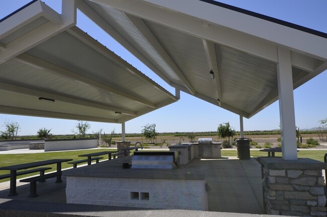 Building Photo - 1306 E Sparrow Dr