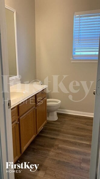 Building Photo - 902 Rock Springs Dr