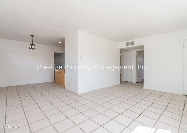 Building Photo - Charming, Updated  Brick Home in Central T...