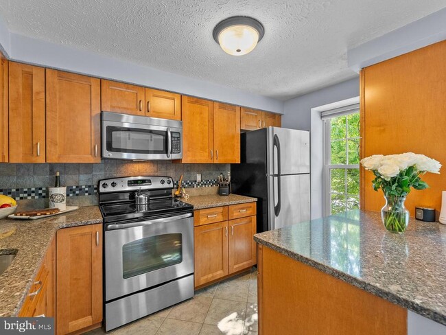 Building Photo - 1636 Fieldthorn Dr