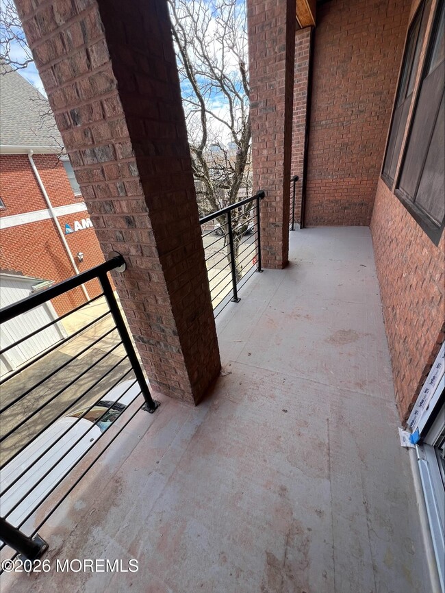 Building Photo - 42 Monmouth St