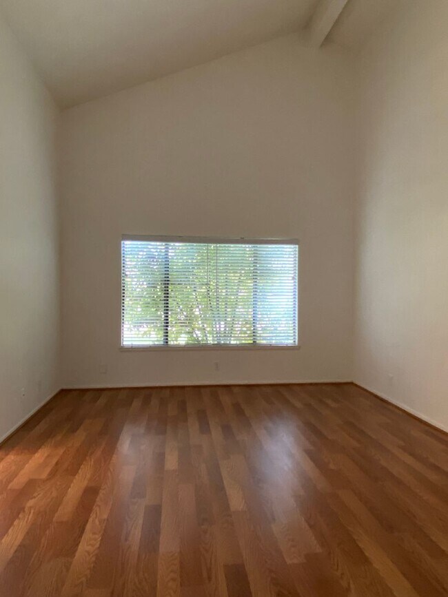 Building Photo - Single Story RSM house with HUGE yard!