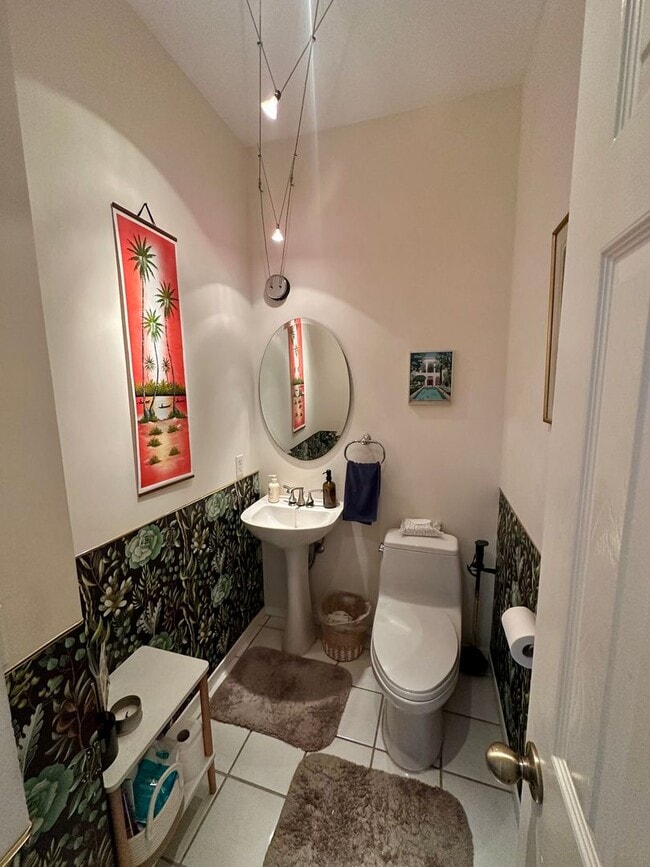 Building Photo - Light and Bright North Park 2 Bedroom Condo