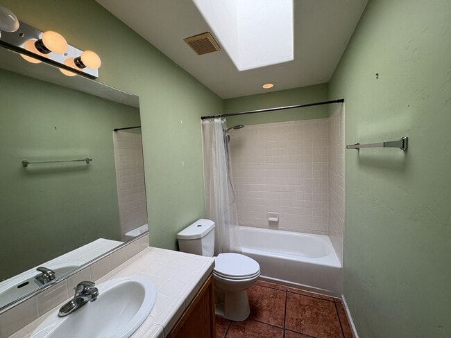 Building Photo - Vail School District Horse property with f...