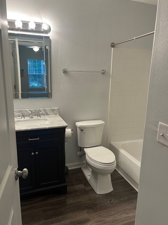 Building Photo - Great first floor unit at  Plantation Point