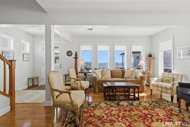 Building Photo - 2 Miller St