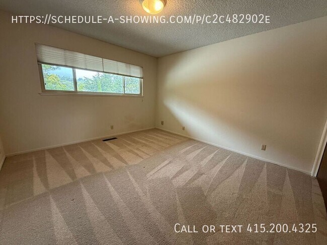 Building Photo - 740 Woodcrest Ln
