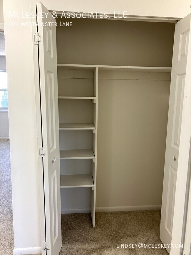 Building Photo - 909 Westminster Ln