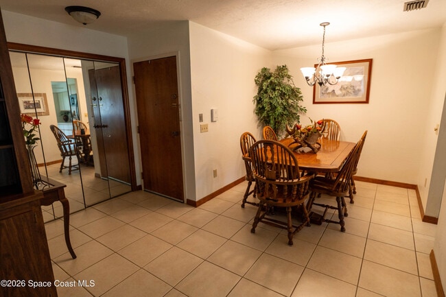 Building Photo - 605 Saint Albans Court