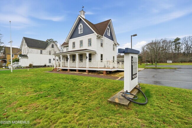 Building Photo - 400 S Main St