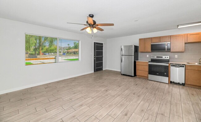 Building Photo - Remodeled 1BR with Private Yard + $250 Gif...