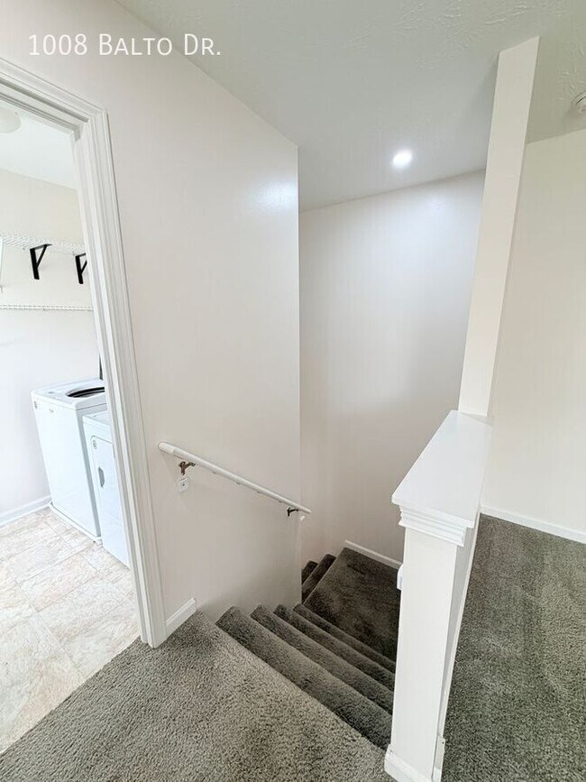 Building Photo - 1008 Balto Dr
