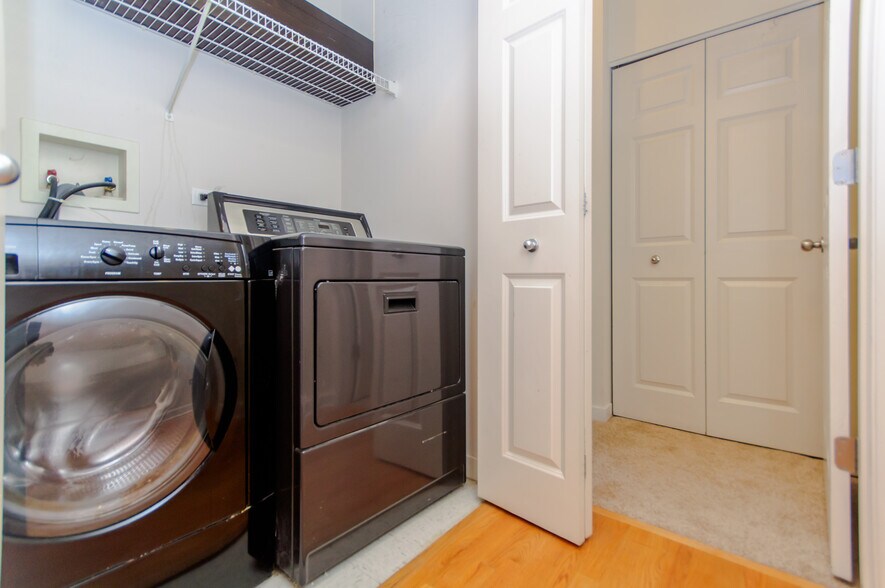 Building Photo - 1344 W Grenshaw St