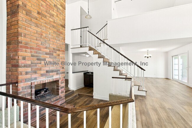 Building Photo - 265 S Via Montanera