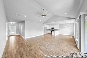 Building Photo - 950 Paradise Dr