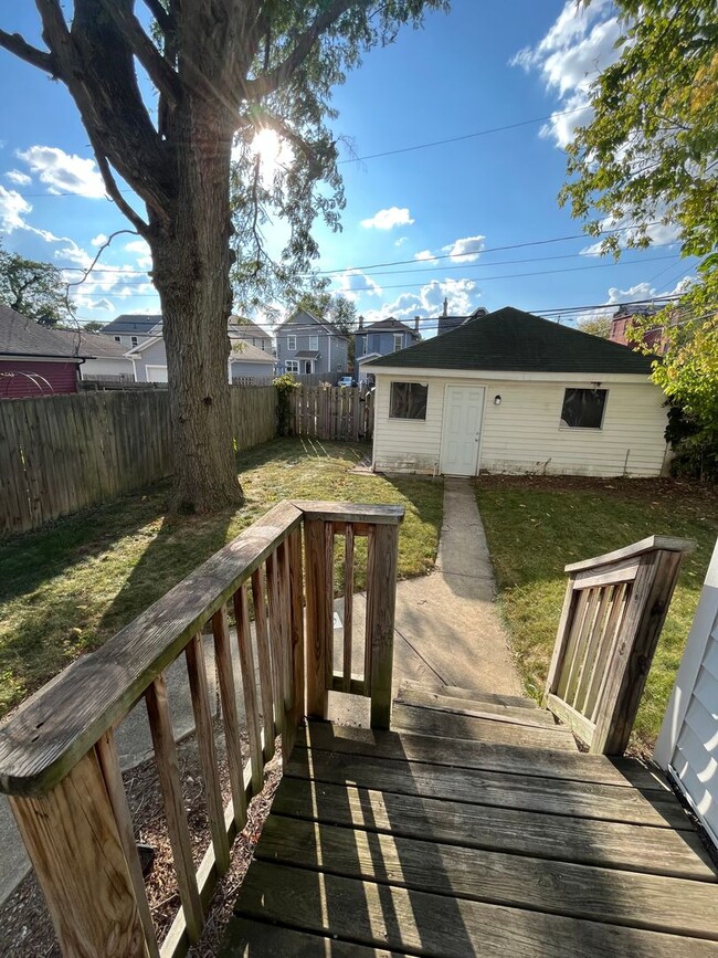 Building Photo - Beautifully renovated home in King-Lincoln