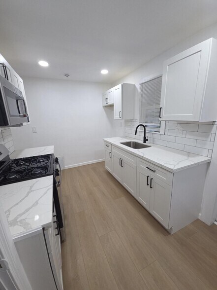 Building Photo - 509 N Rosedale Ave