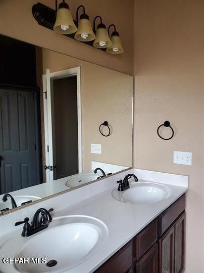 Building Photo - 14387 High Rock Dr