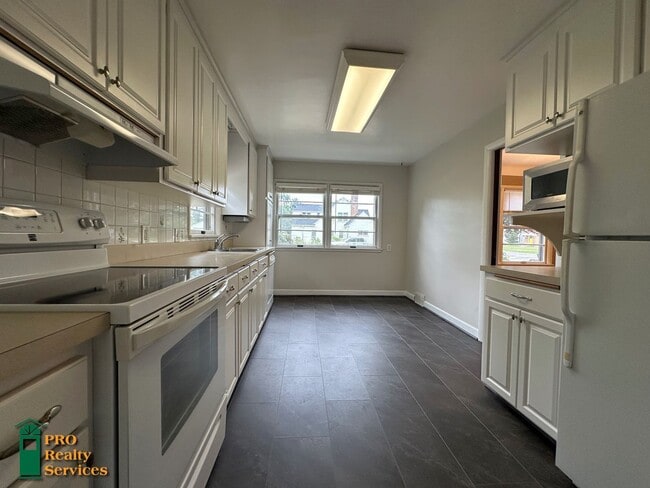 Building Photo - 3 Bedroom Home in St. Paul