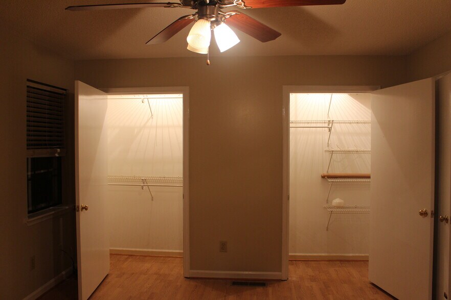 Building Photo - 359 Jamestown Manor Dr