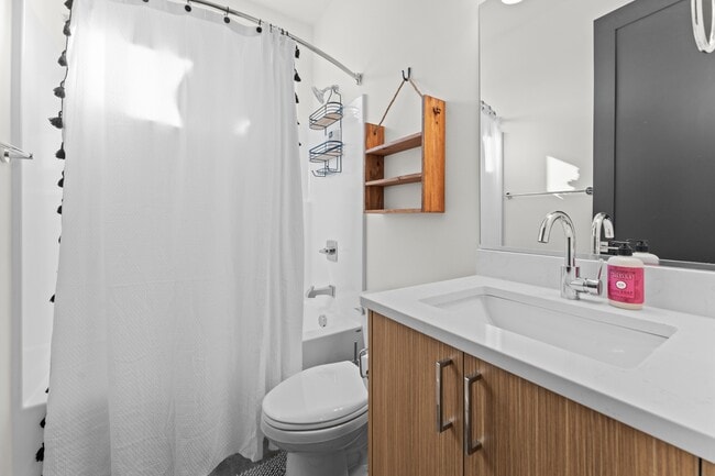 Building Photo - 5175 SE 28th Ave