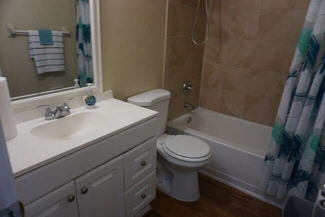 Building Photo - 2 Bedroom 2 Bath Townhouse Near NAS Jax