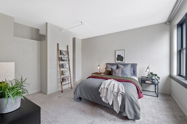 Building Photo - 915 Olive St