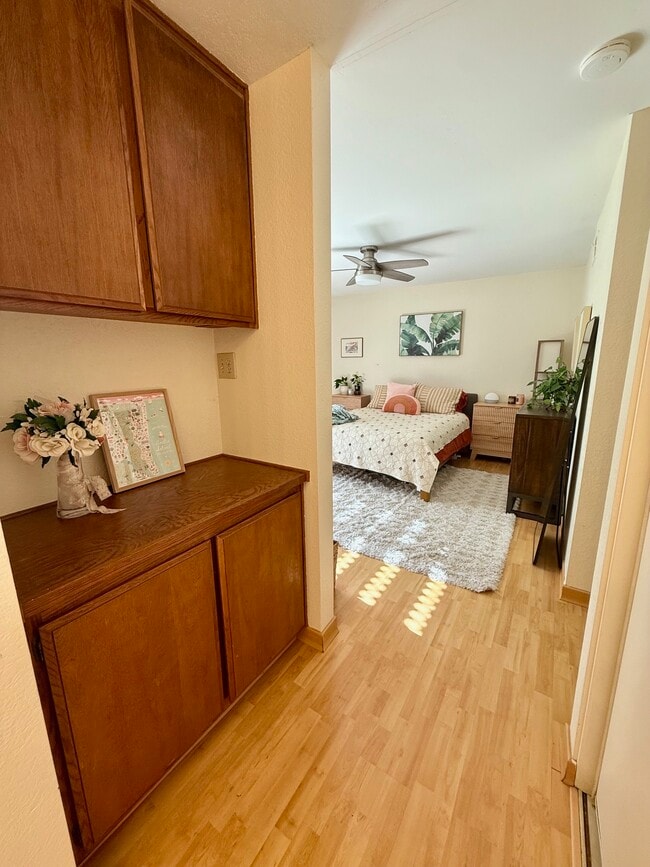 Building Photo - 13940 Barrymore St