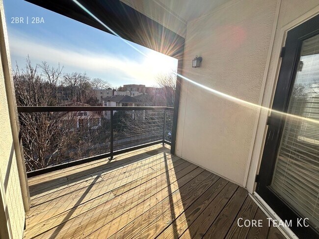 Building Photo - 701 Westport Rd