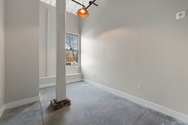 Building Photo - 34 Tremaine St