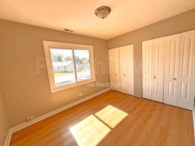 Building Photo - 1117 Ct B
