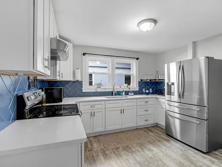 Building Photo - 10 W Elm St