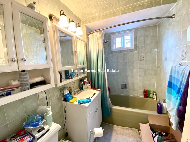 Building Photo - 9 Arlington St