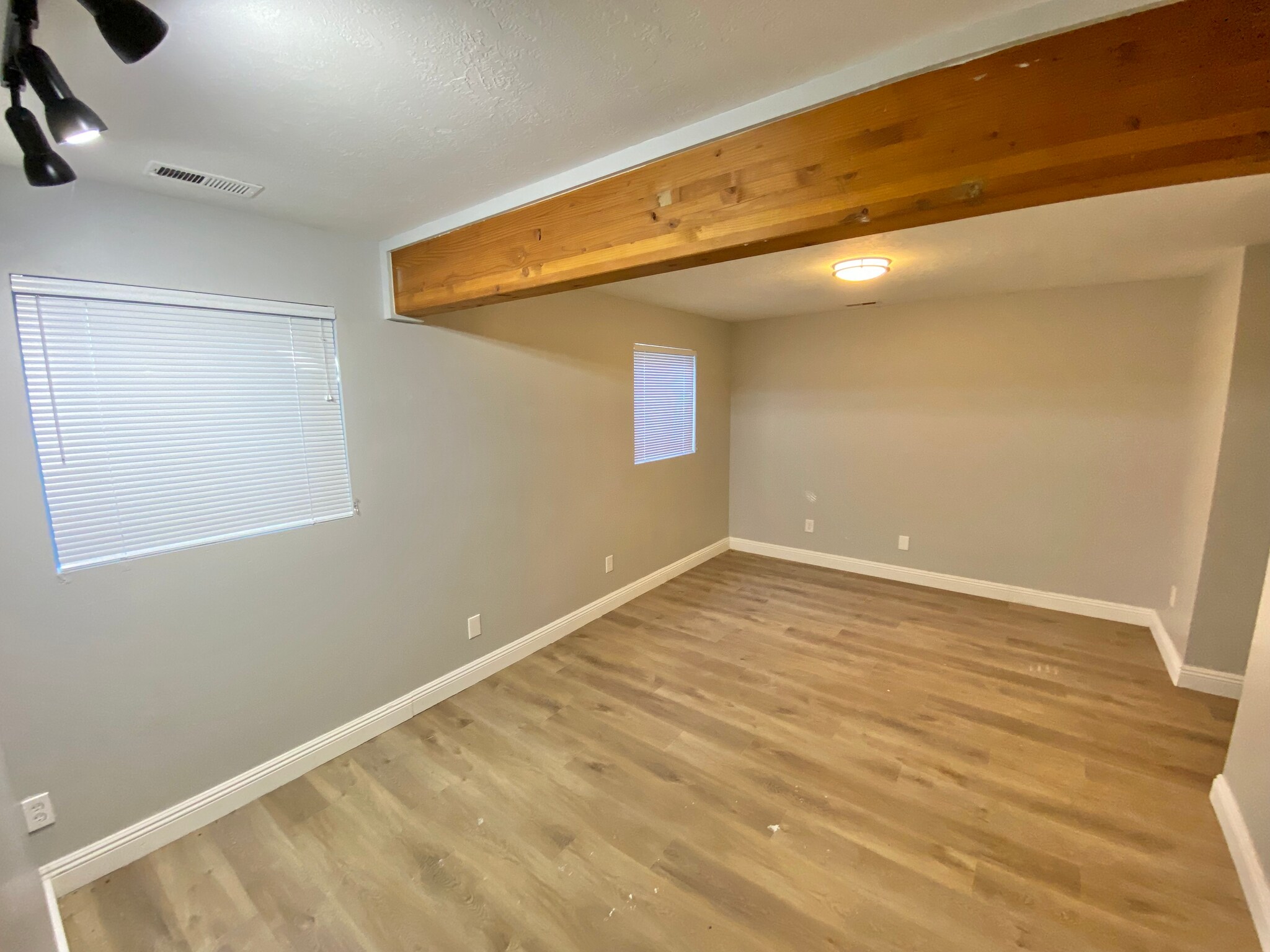 Bsmt Living/Bed - 4613 Porter Ave