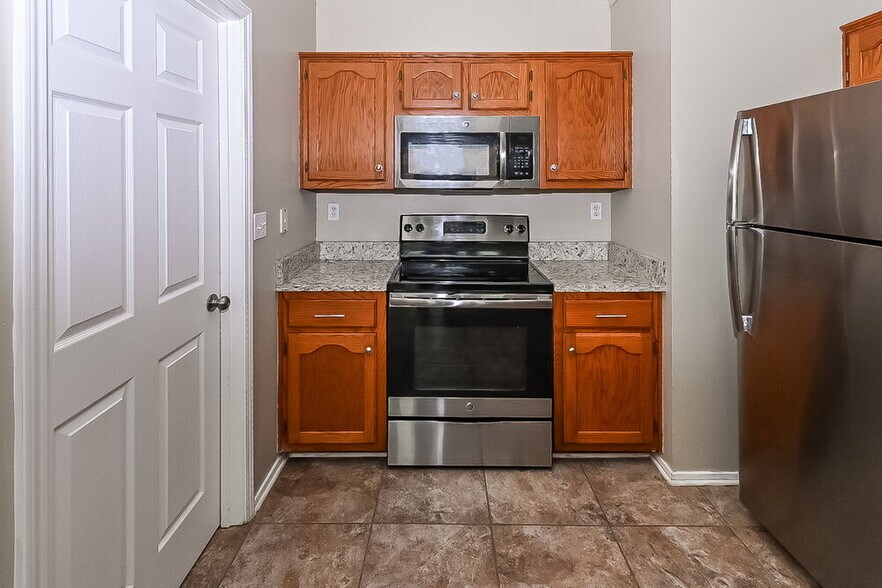 Building Photo - 9161 Preakness Dr