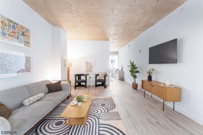 Building Photo - 10 Commerce Ct