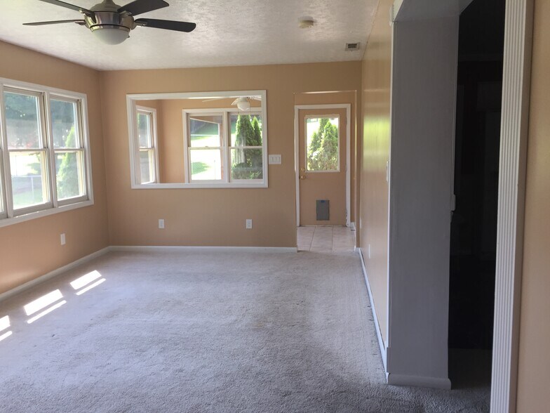 Back Family Room/Office/Back door to Deck - 4912 Angelia Dr
