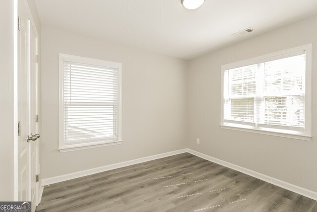 Building Photo - 128 Creekwood Tr