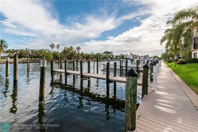 Building Photo - 270 Captains Walk